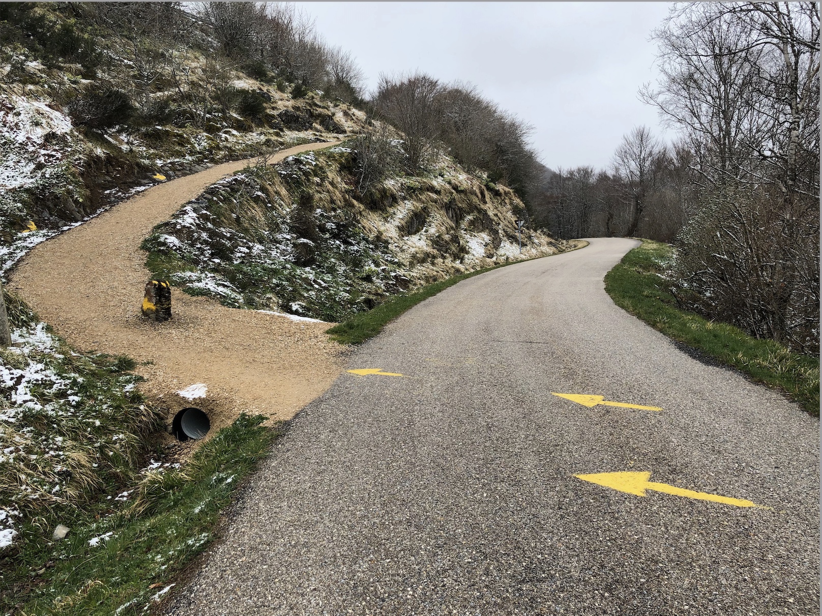 Arrows on Road pointing to footpath